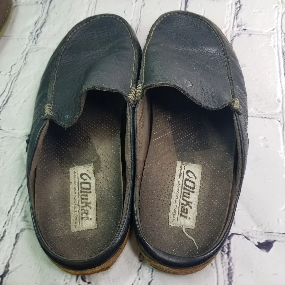 Olukai Kono black leather slip on shoes